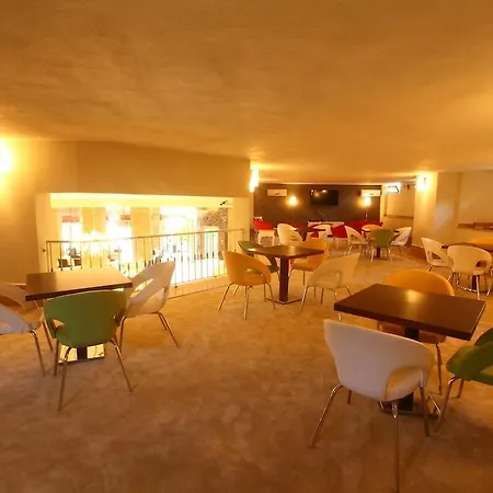Hotel Merriment 2*